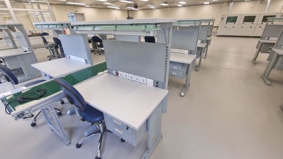 電子機器の組み立てのための抗静的電気実験室作業台